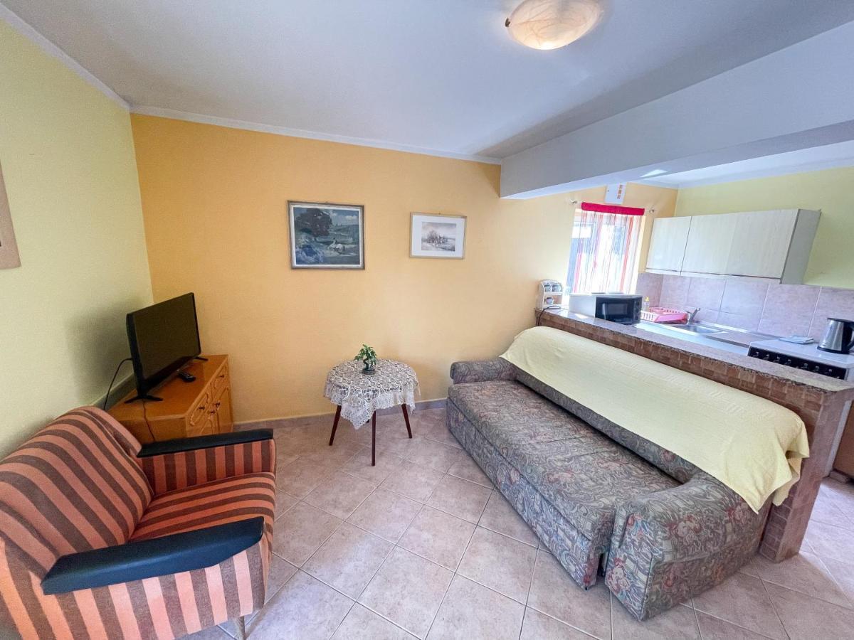 Apartmani Leonarda Jadranovo Exterior foto